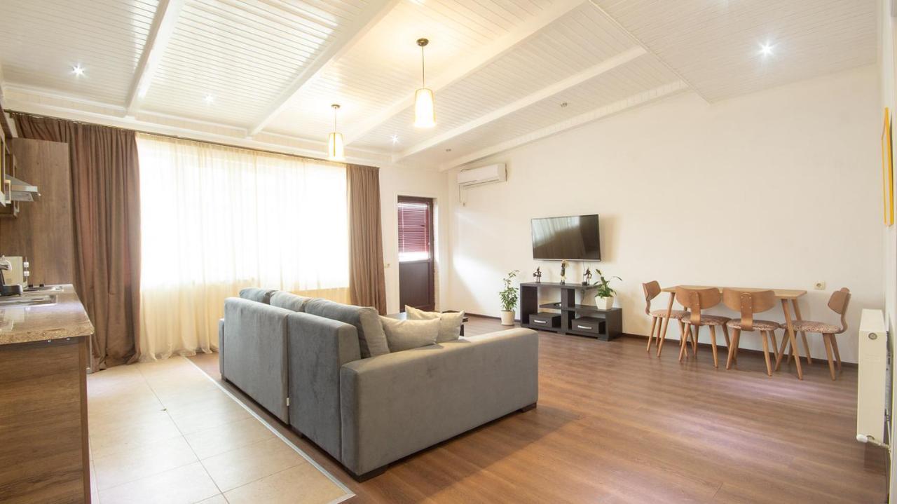 Big Terrace Apartment On Liberty Square Tbilisi Exteriér fotografie