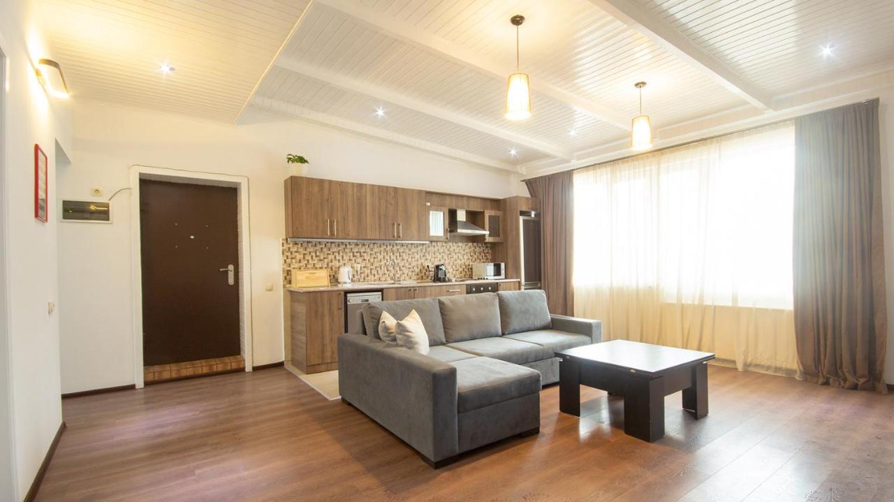 Big Terrace Apartment On Liberty Square Tbilisi Exteriér fotografie